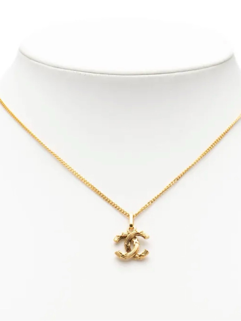 Chanel X Textured 24k gold Plated CC Logo Necklace W/Chanel Box -EUC - Picture 7 of 10